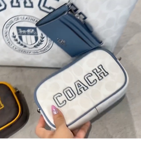 NEW Coach Jamie Wristlet In Signature Canvas With Varsity Motif - Picture 10 of 14